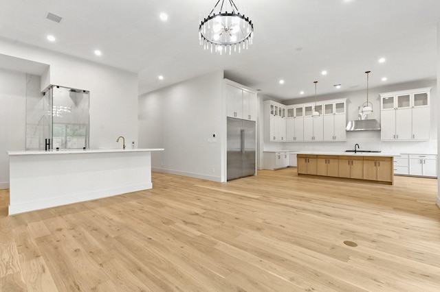 6536 Community Dr, West University Place, TX 77005 - kitchen with stainless steel built in refrigerator, a large island, recessed lighting, light wood-type flooring, and light countertops