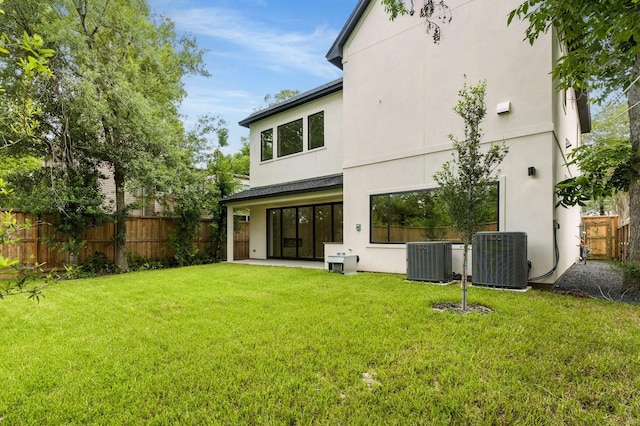 6536 Community Dr, West University Place, TX 77005 - rear view of property with stucco siding and a fenced backyard