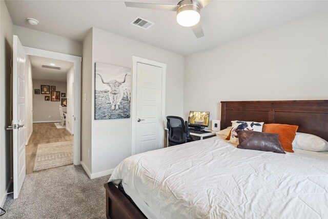 bedroom featuring baseboards, carpet flooring, visible vents, and a ceiling fan