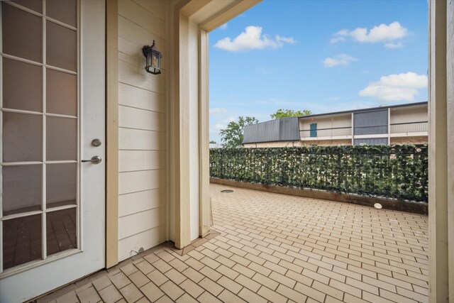7575 Kirby Dr Unit 1108, Houston, TX 77030 - view of patio / terrace