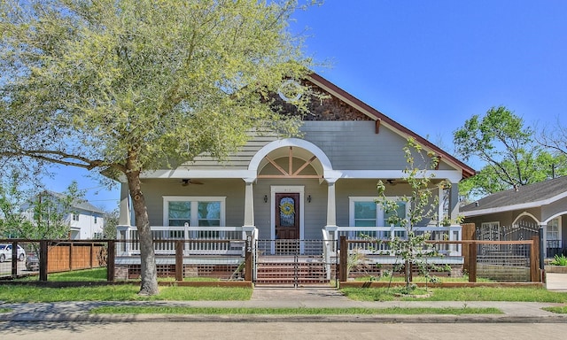 912 Enid St, Houston, TX 77009 - bungalow-style house featuring covered porch, a ceiling fan, and fence