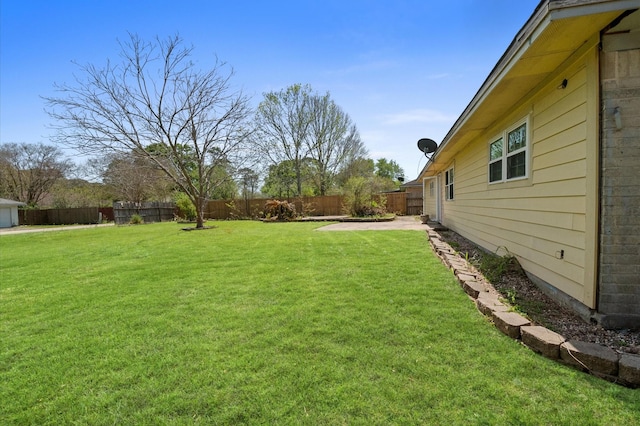 5401 Bayou Dr, Dickinson, TX 77539 - view of yard featuring a fenced backyard