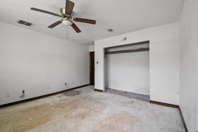 5401 Bayou Dr, Dickinson, TX 77539 - unfurnished bedroom with baseboards, visible vents, a closet, and a ceiling fan