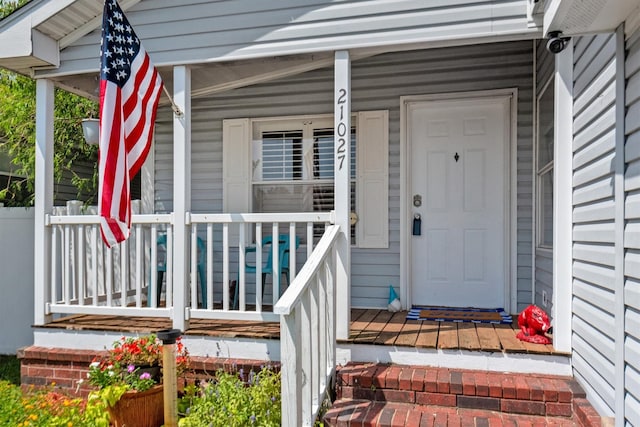 property entrance with covered porch
