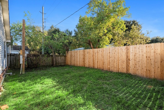 view of yard featuring a fenced backyard