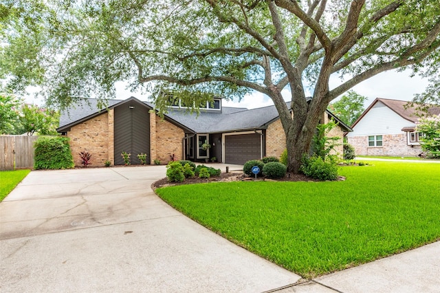 1811 Hunt Dr, Friendswood, TX 77546 - photo 1