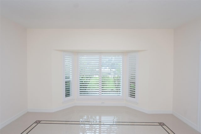 empty room featuring baseboards