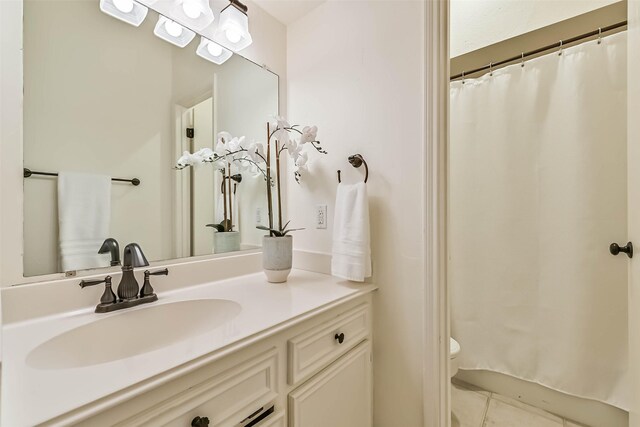 307 Crestwood Dr, El Lago, TX 77586 - full bath with a shower with shower curtain, toilet, and vanity