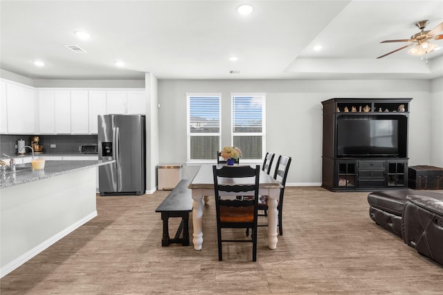 dining area with visible vents, recessed lighting, ceiling fan, and light wood-type flooring