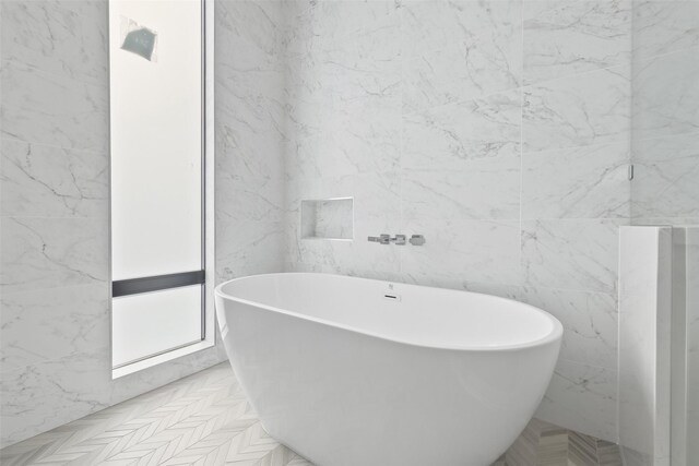 12838 Verdi Dr, Houston, TX 77024 - full bath featuring a soaking tub