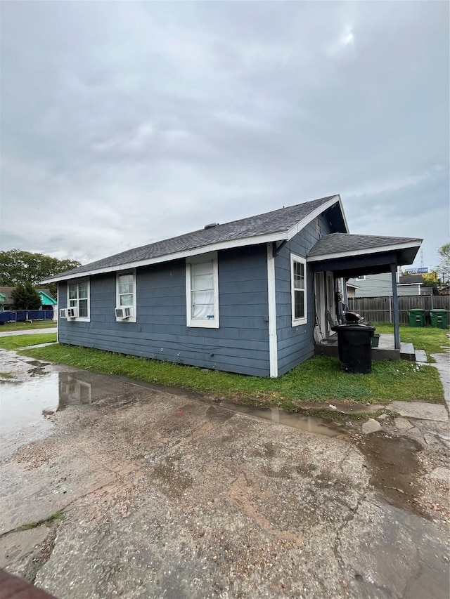 4839 Gulf Fwy Unit 6, Houston, TX 77023 - view of side of home with cooling unit and fence