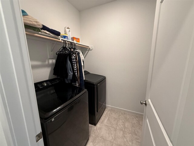2412 Elliott Shore Ln, La Porte, TX 77571 - laundry area with baseboards, washing machine and dryer, and laundry area
