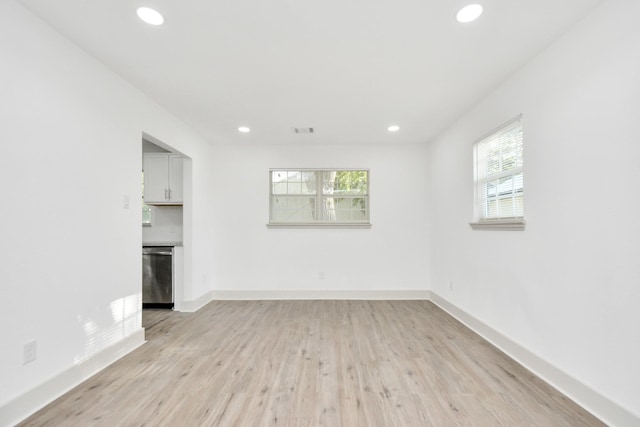 1501 Maiden Ln, Richmond, TX 77469 - empty room with light wood-type flooring, visible vents, baseboards, and recessed lighting