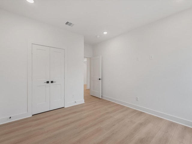 unfurnished bedroom featuring recessed lighting, baseboards, visible vents, and light wood finished floors