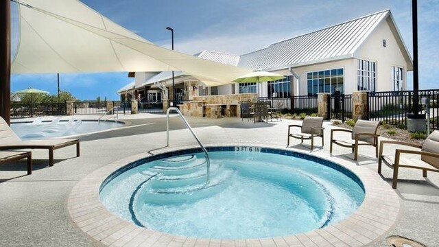 28810 Copper Ridge Dr, Fulshear, TX 77441 - community pool with a community hot tub and a patio area