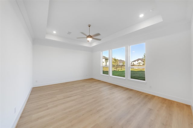 1559 River Point Dr, Friendswood, TX 77546 - unfurnished room with a raised ceiling, light wood-style floors, a ceiling fan, baseboards, and recessed lighting