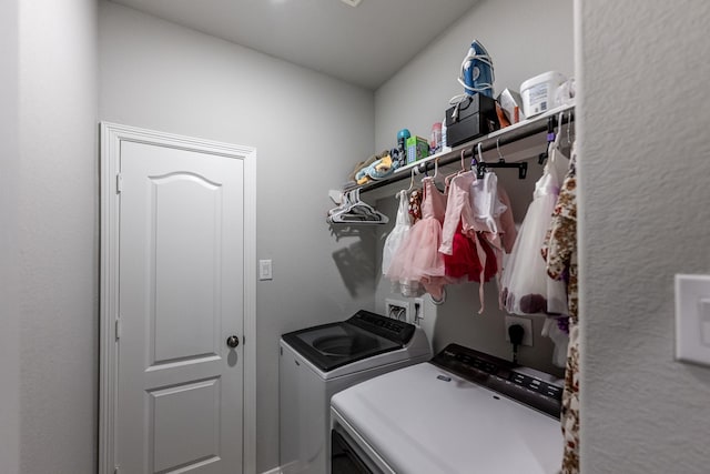 25843 Hickory Pecan Trl, Tomball, TX 77375 - laundry room featuring washer and dryer