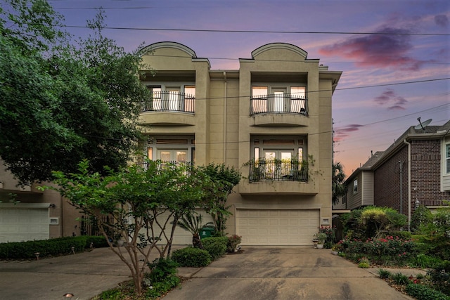 townhome / multi-family property featuring an attached garage, driveway, and stucco siding