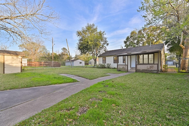 view of front of home with fence, a gate, and a front lawn