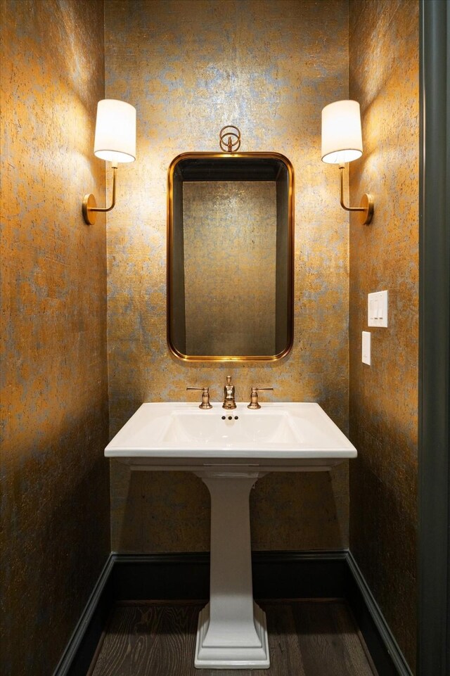 2222 Oxford St, Houston, TX 77008 - bathroom featuring a sink and baseboards