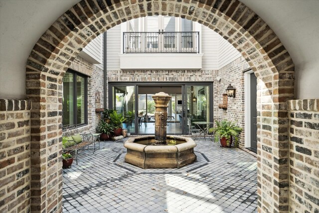 2222 Oxford St, Houston, TX 77008 - view of patio with a balcony