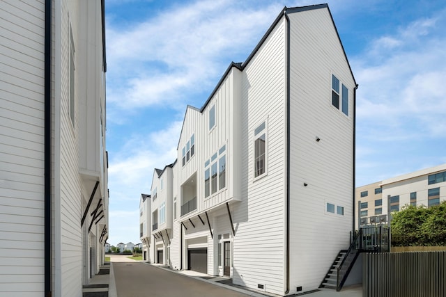 1193 W 19th St, Houston, TX 77008 - view of property exterior with stairs