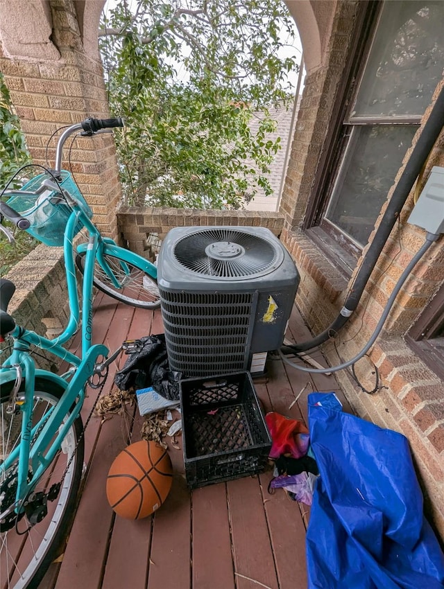 706 66th St Unit 2, Houston, TX 77011 - exterior details featuring cooling unit