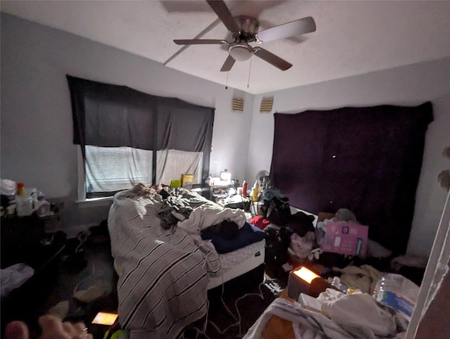 706 66th St Unit 2, Houston, TX 77011 - bedroom featuring a ceiling fan