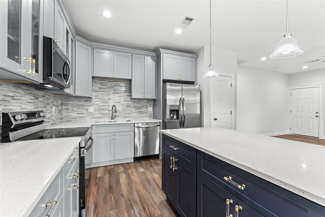 1603 Oleander Dr, La Marque, TX 77568 - kitchen with appliances with stainless steel finishes, tasteful backsplash, dark wood finished floors, a sink, and recessed lighting