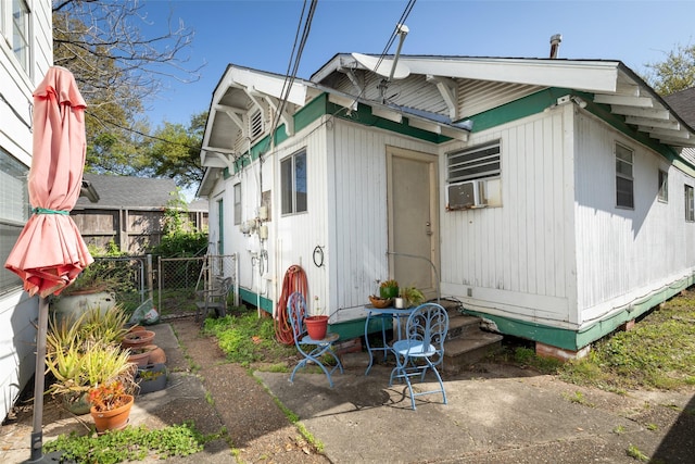4605 Norhill Blvd, Houston, TX 77009 - exterior space with fence and entry steps
