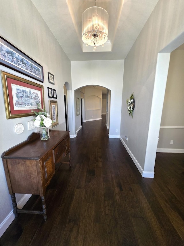 4321 Juniper Ln, Deer Park, TX 77536 - hall featuring arched walkways, a chandelier, wood finished floors, and baseboards