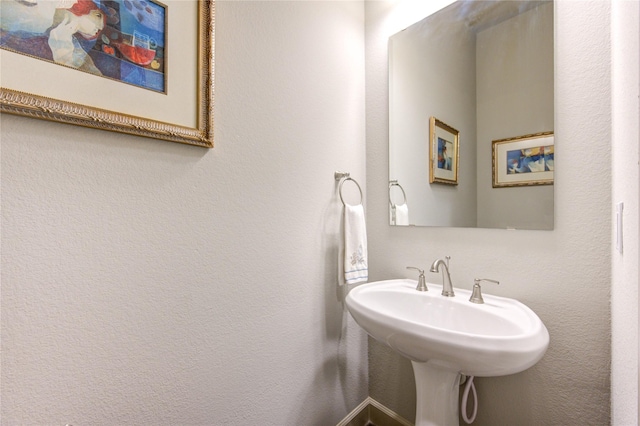 bathroom featuring a sink