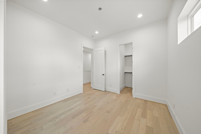 811 W 18th St, Houston, TX 77008 - unfurnished bedroom with light wood-style floors, recessed lighting, and a spacious closet