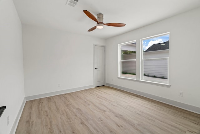 1009 Genova St, Houston, TX 77009 - unfurnished room with wood finished floors, a ceiling fan, and baseboards