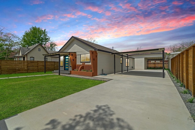 1009 Genova St, Houston, TX 77009 - view of front facade with driveway
