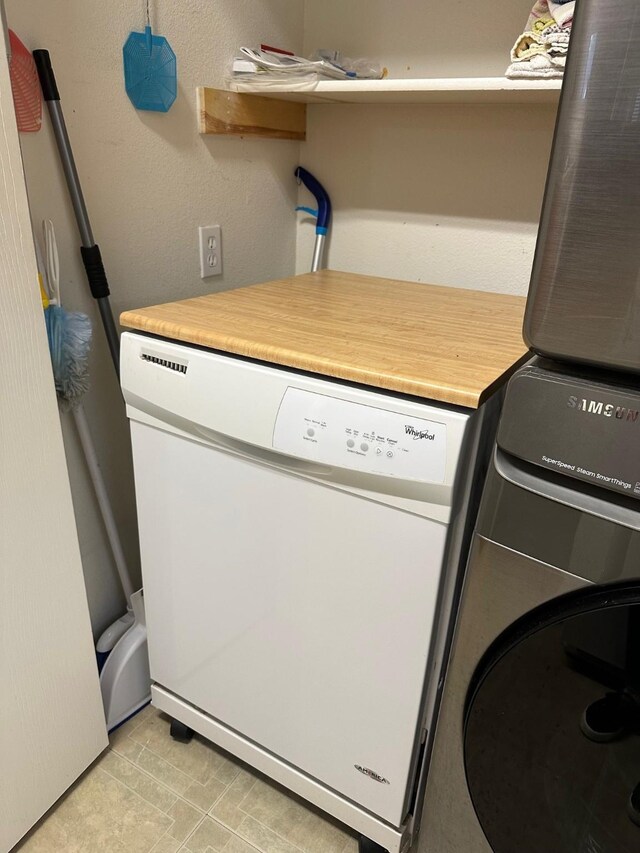 833 E Camp St, La Grange, TX 78945 - washroom featuring laundry area