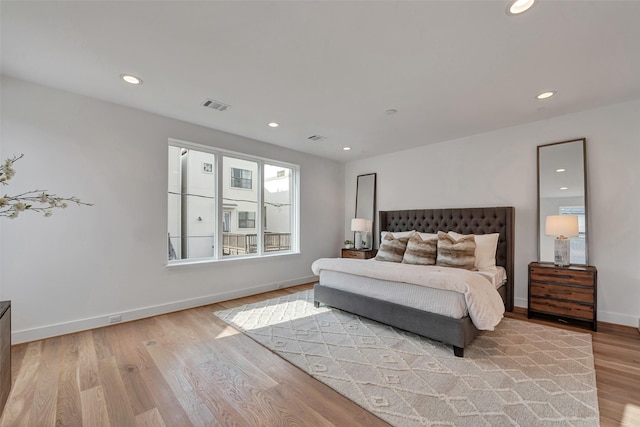 1128 W Pierce St, Houston, TX 77019 - bedroom with light wood-style flooring, recessed lighting, and baseboards