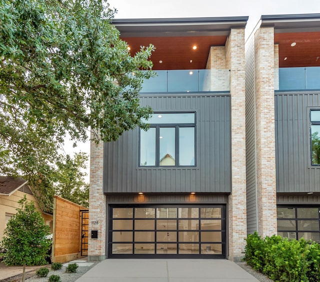 1128 W Pierce St, Houston, TX 77019 - modern home with concrete driveway and an attached garage
