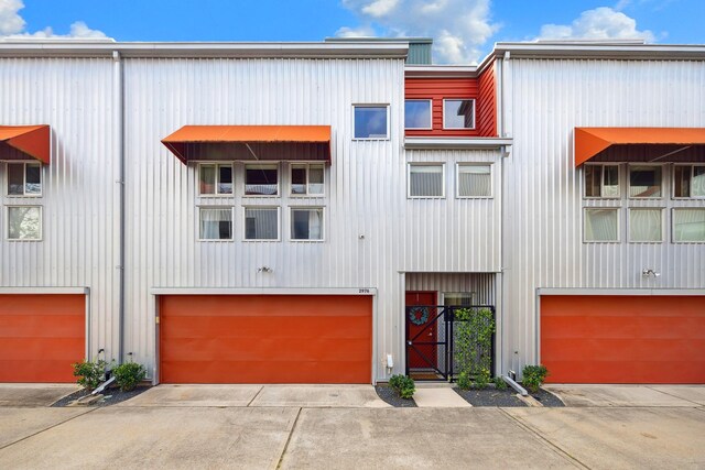 2976 Commerce St, Houston, TX 77003 - view of front of property with a garage and driveway