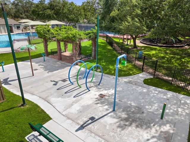 902 Rolling Mill Dr, Sugar Land, TX 77498 - view of property's community with fence, a pool, and a lawn