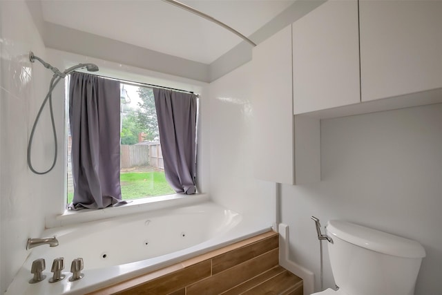 902 Rolling Mill Dr, Sugar Land, TX 77498 - full bath featuring a jetted tub and toilet