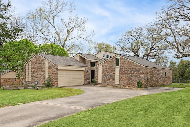 219 Briarwood Dr, Bellville, TX 77418 - photo 1