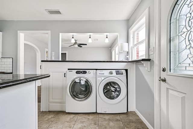 laundry area with light tile patterned flooring, laundry area, independent washer and dryer, visible vents, and ceiling fan
