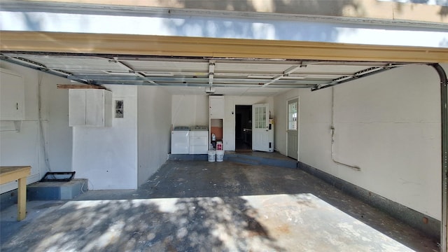 garage featuring washing machine and clothes dryer