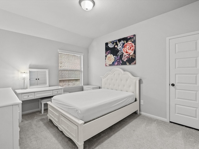 2712 Ahnya Ln, League City, TX 77573 - bedroom featuring baseboards, vaulted ceiling, and light colored carpet