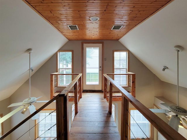 810 E 28th St, Houston, TX 77009 - bonus room featuring ceiling fan, a wealth of natural light, lofted ceiling, and light wood-style floors