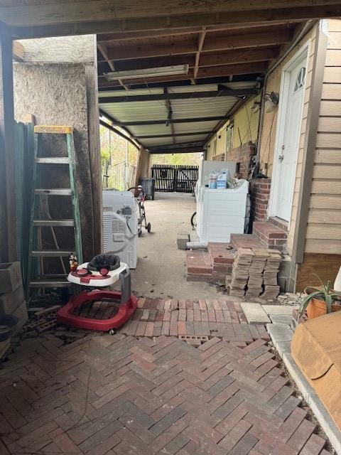 7511 Bonham St, Houston, TX 77020 - view of patio / terrace