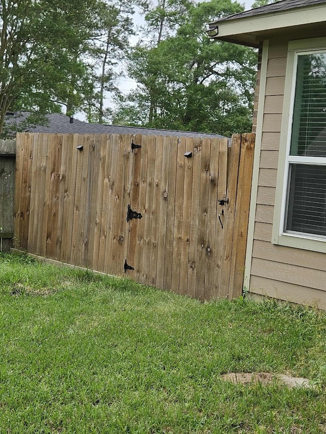 1710 Penina Dr, Crosby, TX 77532 - view of yard with fence