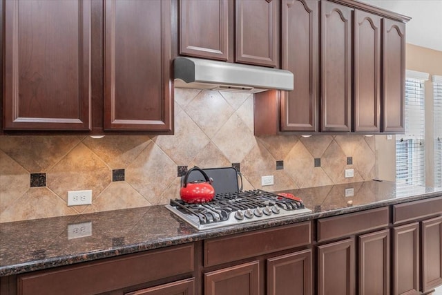 2052 Doolan Dr, Conroe, TX 77301 - kitchen featuring stainless steel gas cooktop, under cabinet range hood, tasteful backsplash, and dark stone countertops