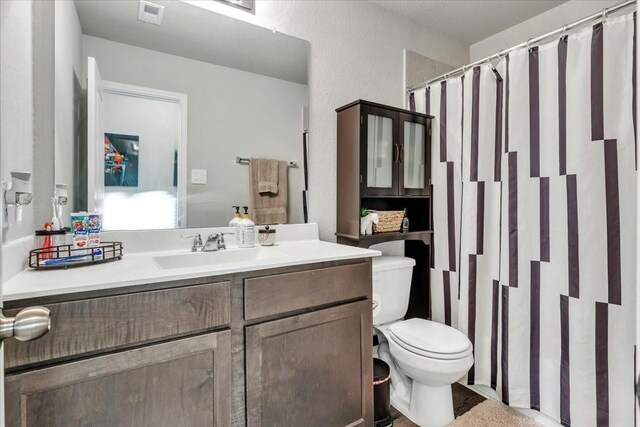 5510 Brooklyn Rose Dr, Rosharon, TX 77583 - full bathroom with toilet, vanity, and a shower with curtain